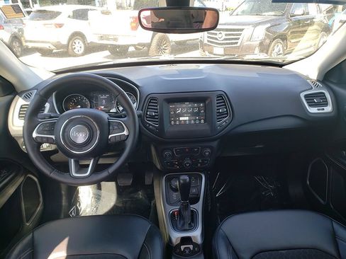 Used 2019 Jeep Compass Latitude w/ Cold Weather Group AWD/4WD image 13