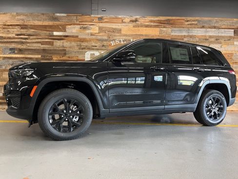 New 2025 Jeep Grand Cherokee Altitude image 48