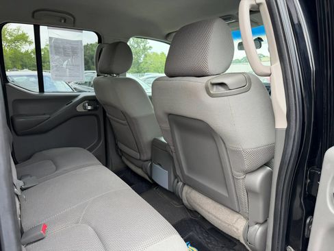 Used 2009 Nissan Frontier SE w/ SE Value Truck Pkg RWD image 18