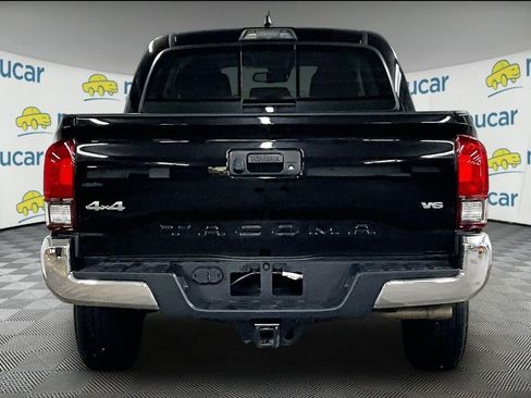 Certified 2023 Toyota Tacoma SR5 AWD/4WD image 5