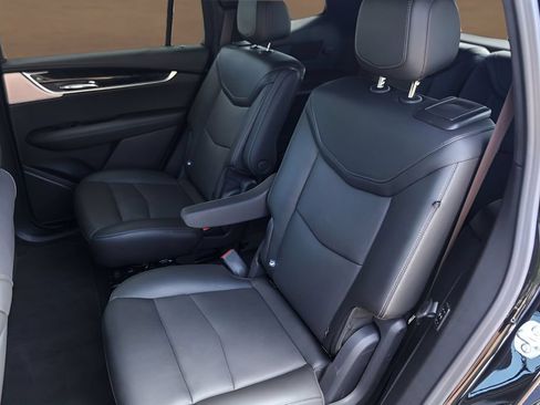 Certified 2025 Cadillac XT6 Premium Luxury FWD image 26