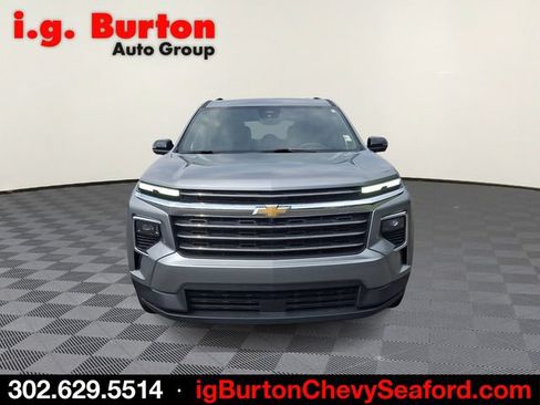 Used 2024 Chevrolet Traverse LT FWD image 2