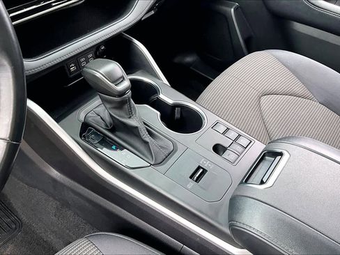 Certified 2024 Toyota Highlander LE FWD image 16