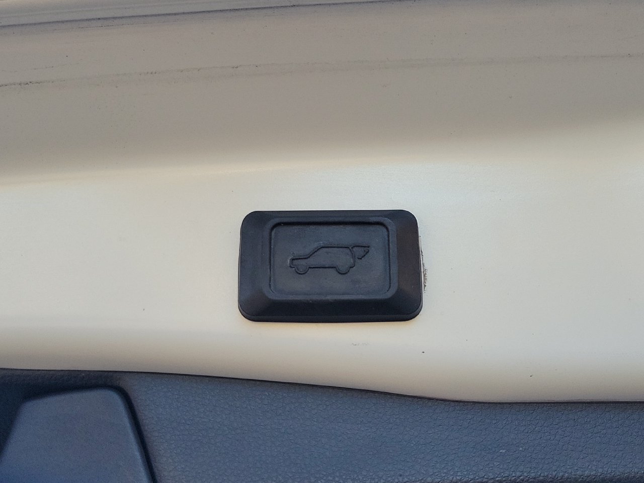 Used 2021 Toyota RAV4 XSE w/ Weather Package AWD/4WD image 9