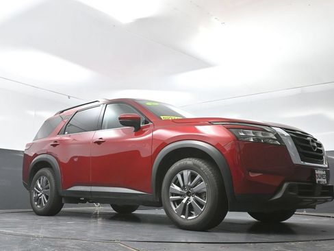 Used 2025 Nissan Pathfinder SV FWD image 47