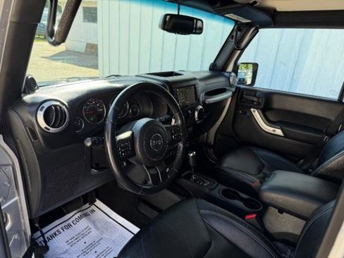 Used 2013 Jeep Wrangler Unlimited Sahara w/ Connectivity Group AWD/4WD image 20