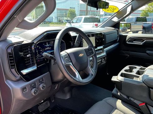 Used 2023 Chevrolet Silverado 1500 LT AWD/4WD image 8