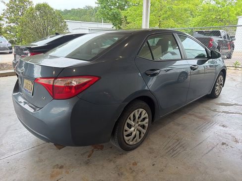 Used 2018 Toyota Corolla LE FWD image 3