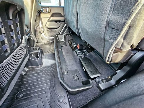 Used 2021 Jeep Gladiator Rubicon image 32