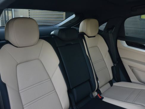 Certified 2025 Porsche Cayenne E-Hybrid Coupe AWD/4WD image 26