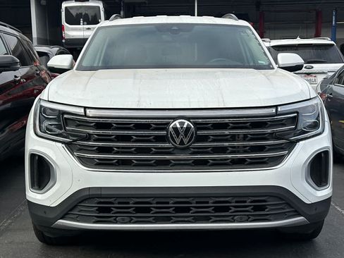 Used 2025 Volkswagen Atlas SE FWD image 2
