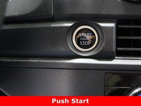 Used 2023 Nissan Pathfinder S image 17