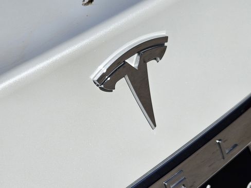 Used 2019 Tesla Model S Standard Range image 8