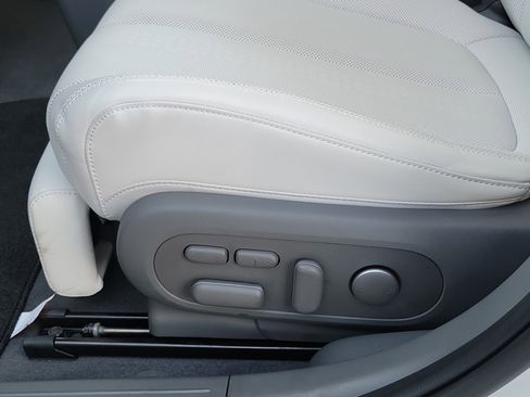 Certified 2025 Hyundai Ioniq 5 Limited image 17