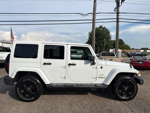 Used 2014 Jeep Wrangler Unlimited Sahara w/ Dual Top Group AWD/4WD image 5