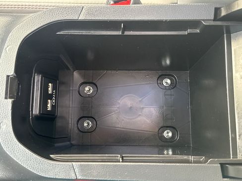 Used 2021 Toyota RAV4 XLE Premium image 25