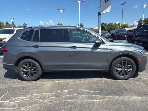 Used 2024 Volkswagen Tiguan SE AWD/4WD image 21