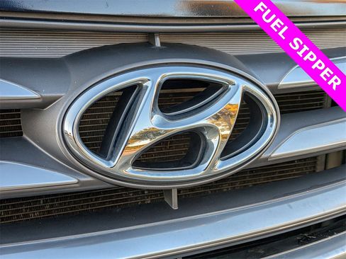 Used 2018 Hyundai Santa Fe Sport image 5