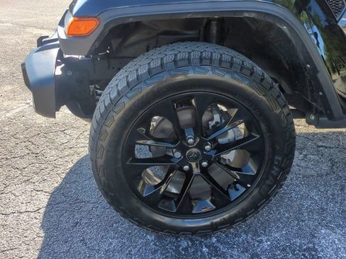 Used 2025 Jeep Gladiator Sport AWD/4WD image 10