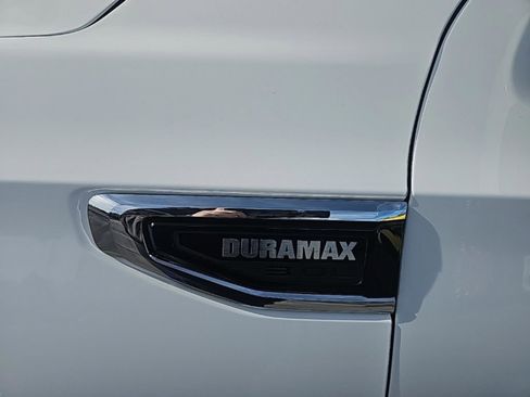 Used 2024 GMC Yukon SLT w/ SLT Luxury Package image 13