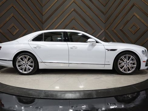 Used 2020 Bentley Flying Spur W12 image 13