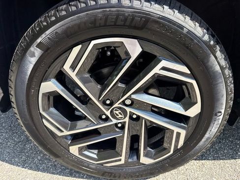 Used 2025 Hyundai Tucson Limited AWD/4WD image 9