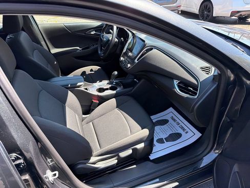 Used 2018 Chevrolet Malibu LT FWD image 39