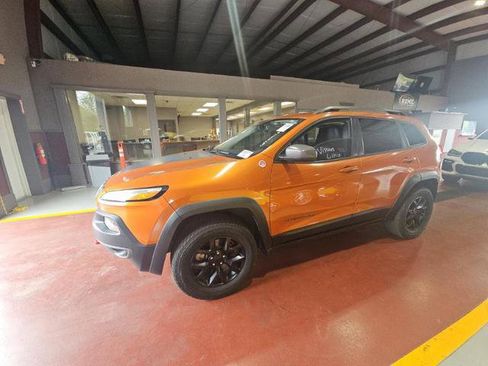 Used 2015 Jeep Cherokee Trailhawk w/ Comfort/Convenience Group AWD/4WD image 1