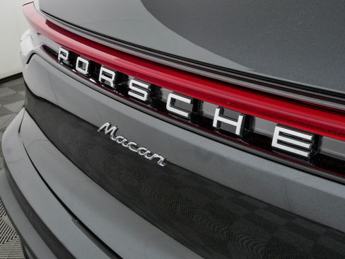New 2026 Porsche Macan AWD/4WD image 38