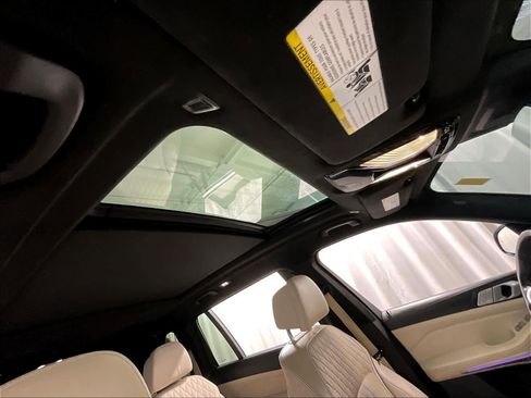 Used 2021 BMW X7 M50i image 17