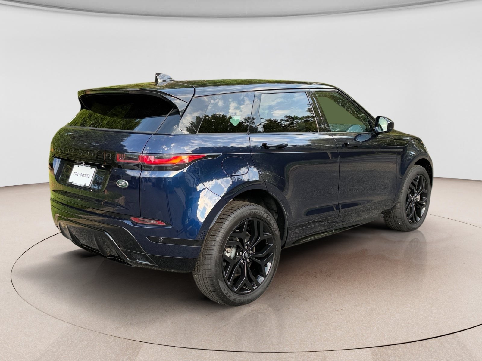 Certified 2023 Land Rover Range Rover Evoque R-Dynamic S AWD/4WD image 5