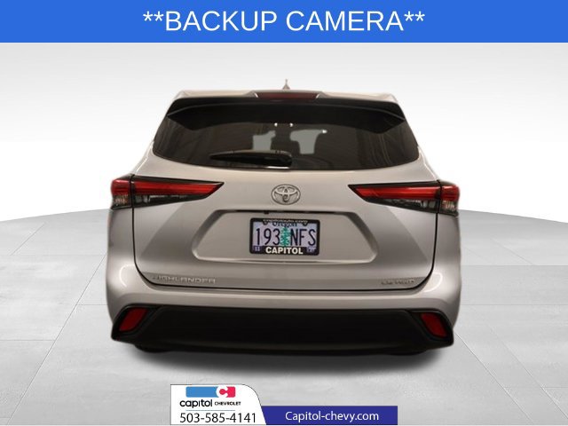 Used 2023 Toyota Highlander LE AWD/4WD image 4