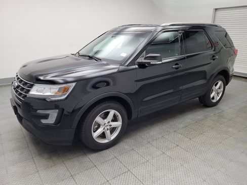 Used 2017 Ford Explorer XLT AWD/4WD image 2