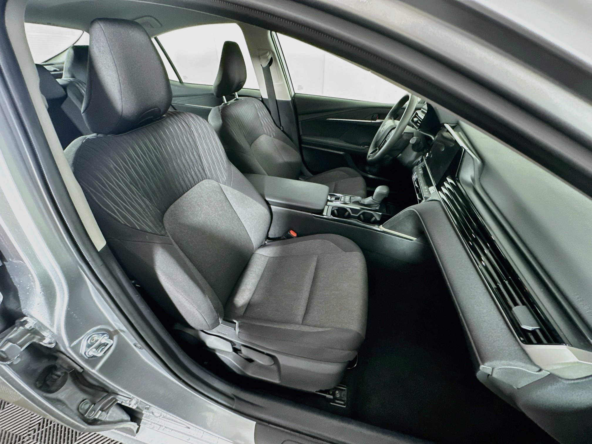 Used 2025 Toyota Camry LE FWD image 31