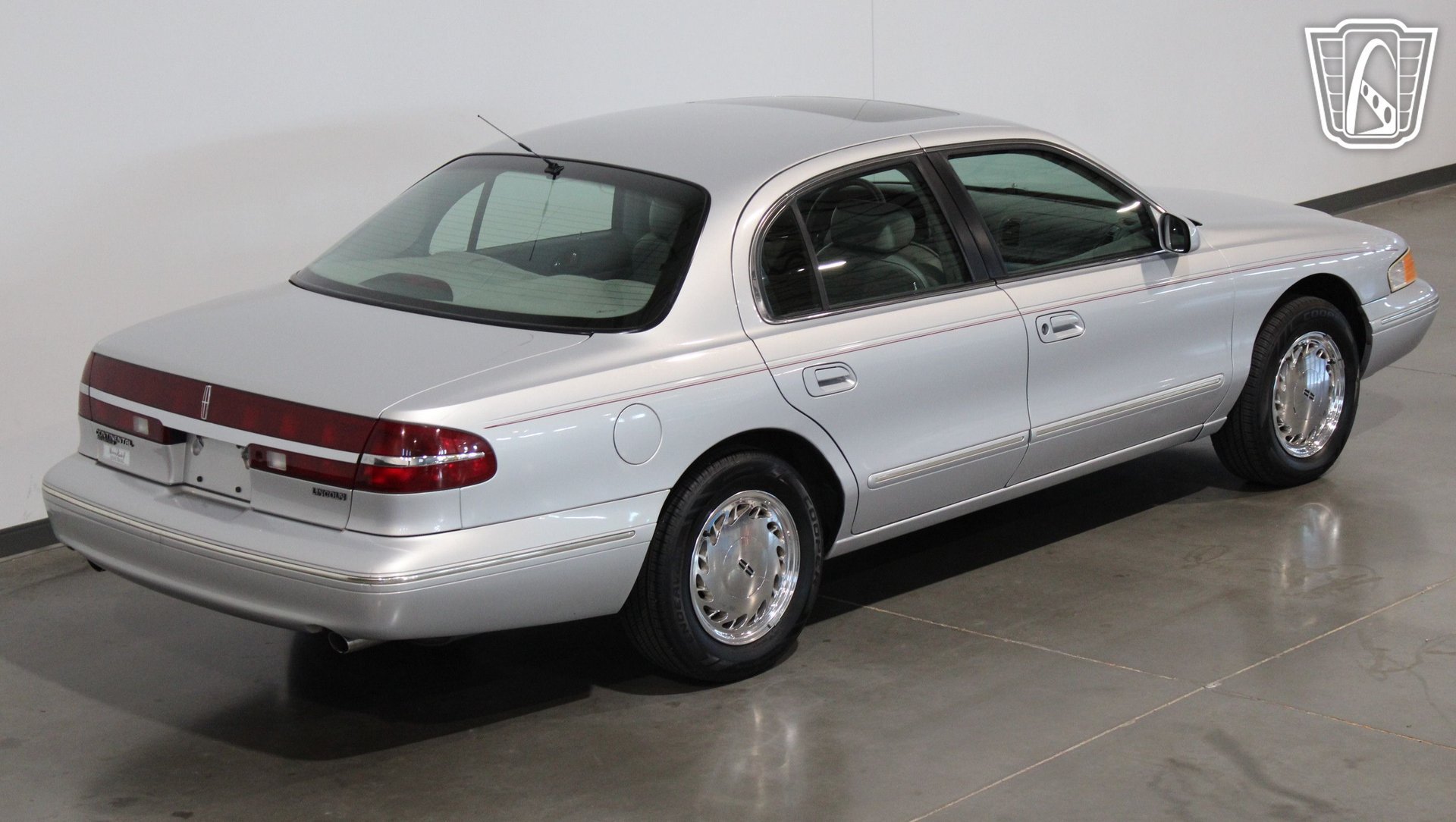 Used 1996 Lincoln Continental FWD image 8