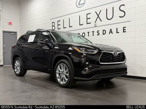 Used 2022 Toyota Highlander Limited image 2