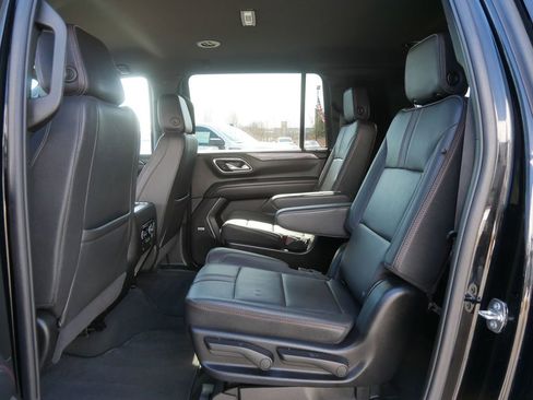 Used 2024 Chevrolet Suburban RST w/ Luxury Package image 18