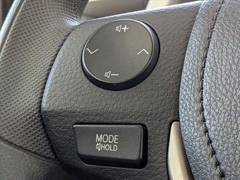 Used 2016 Toyota RAV4 LE FWD image 12