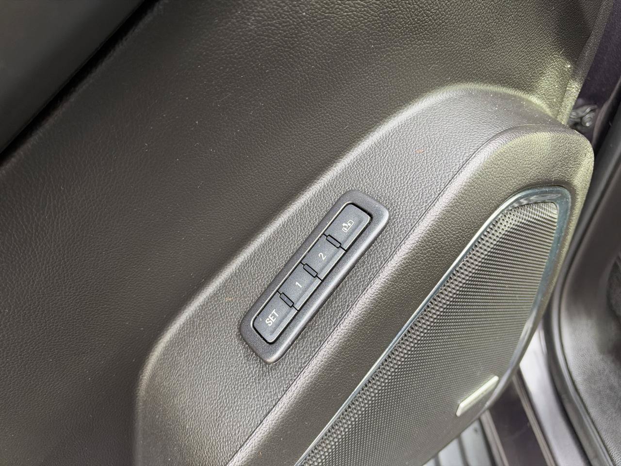 Used 2018 GMC Yukon XL Denali w/ Open Road Package AWD/4WD image 11