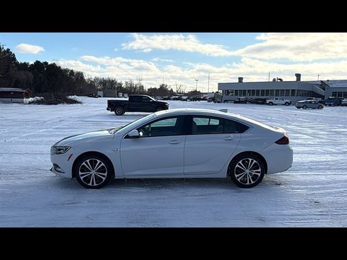 Used 2018 Buick Regal Essence w/ Driver Confidence Package #1 image 3