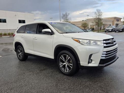 Used 2019 Toyota Highlander Plus image 10