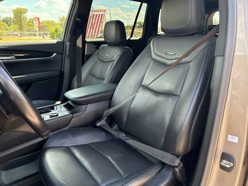 Used 2022 Cadillac XT6 Premium Luxury AWD/4WD image 11