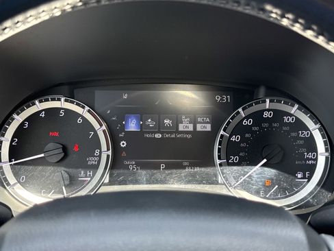 Used 2023 Toyota Highlander XLE AWD/4WD image 22