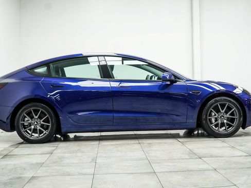Used 2022 Tesla Model 3 Long Range AWD/4WD image 7