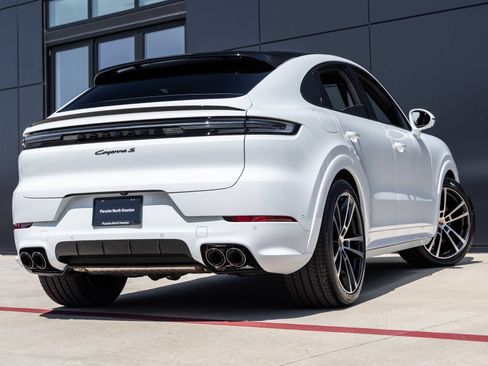 Certified 2026 Porsche Cayenne S AWD/4WD image 11