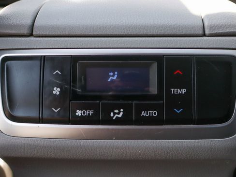 Used 2019 Toyota Highlander XLE image 40