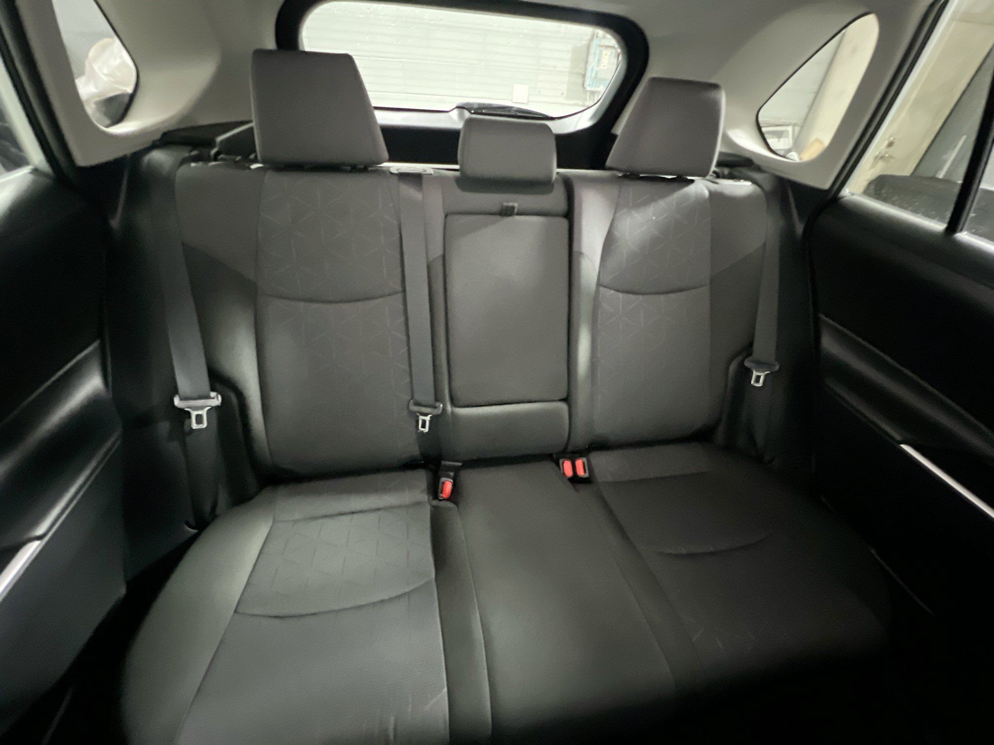 Used 2025 Toyota RAV4 XLE FWD image 33