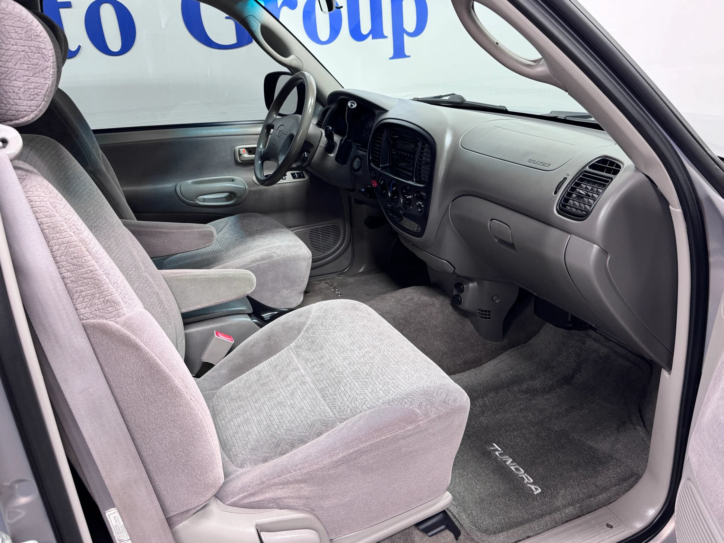 Used 2000 Toyota Tundra Limited w/ Off-Road Pkg AWD/4WD image 10