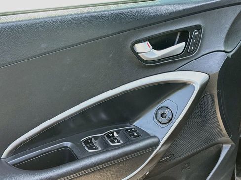 Used 2018 Hyundai Santa Fe FWD image 18