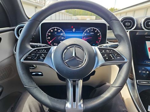 Used 2025 Mercedes-Benz GLC 300 4MATIC image 18